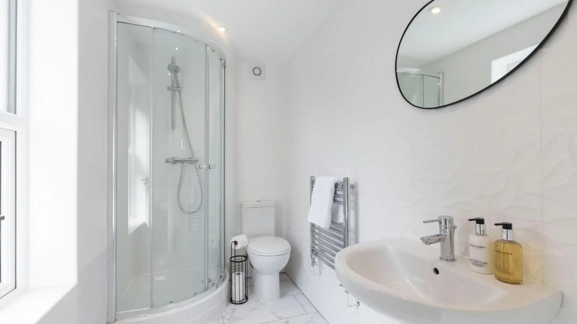 Holiday home Stylish 5 Bedroom 4 Bathroom Townhouse Cheltenham United Kingdom