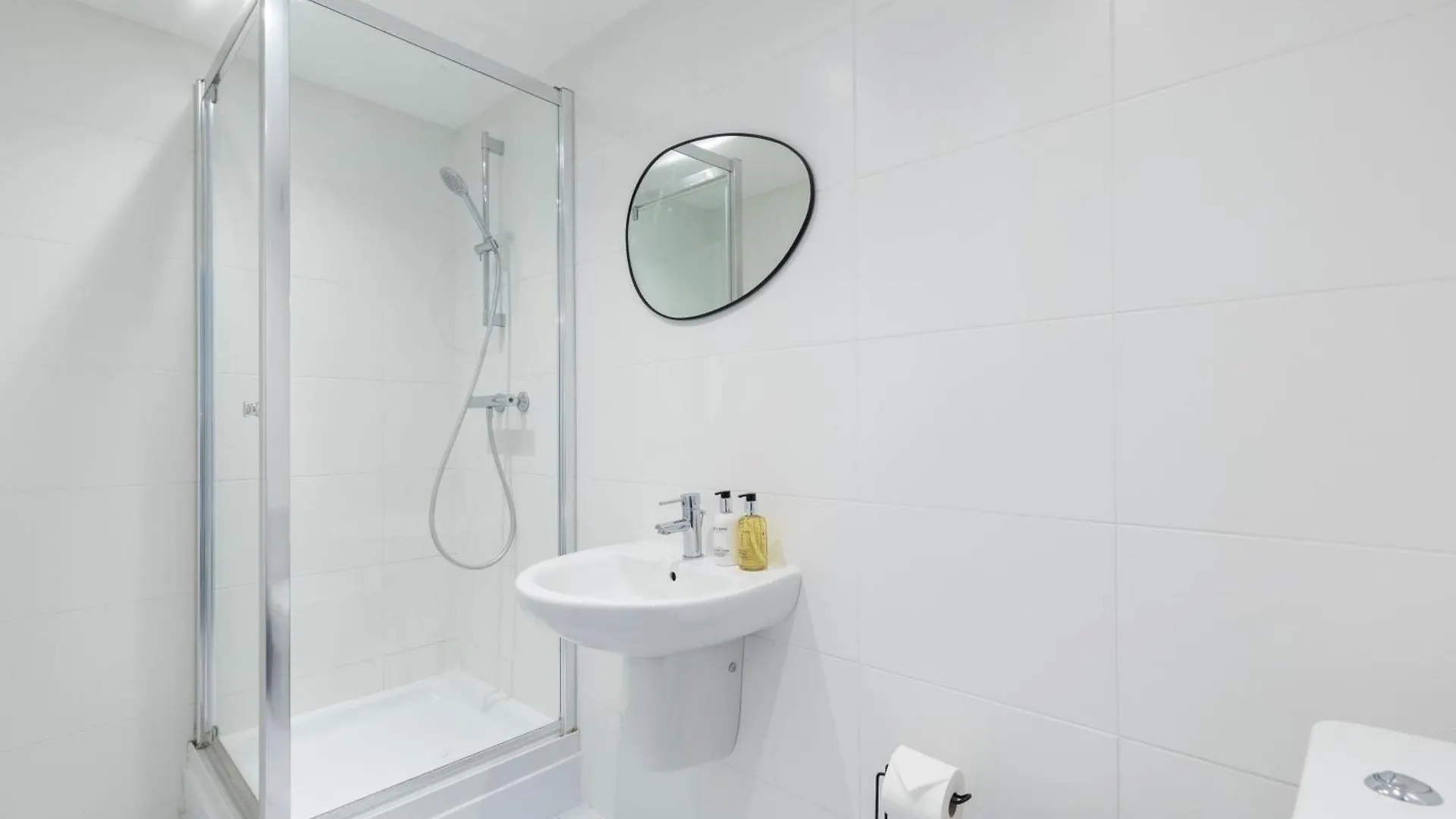 Holiday home Stylish 5 Bedroom 4 Bathroom Townhouse Cheltenham