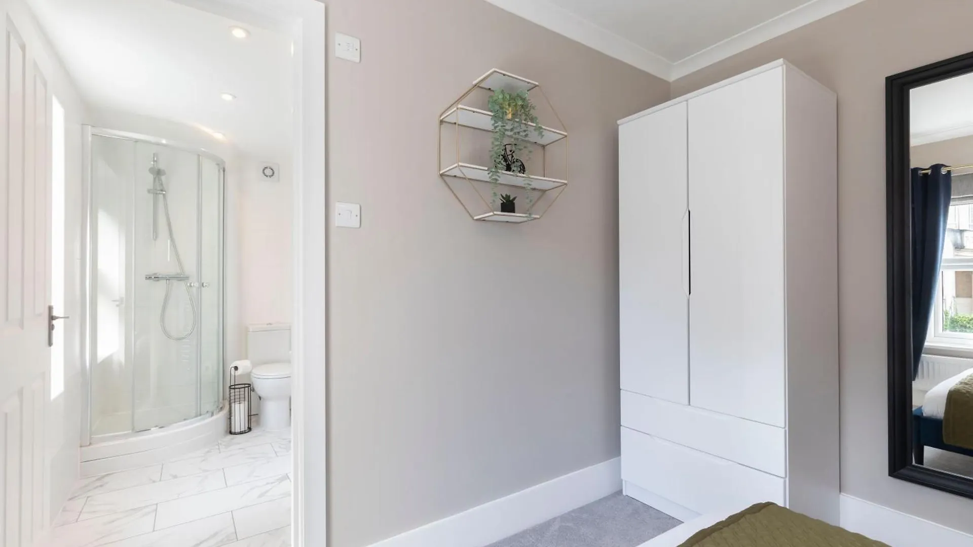 Holiday home Stylish 5 Bedroom 4 Bathroom Townhouse Cheltenham