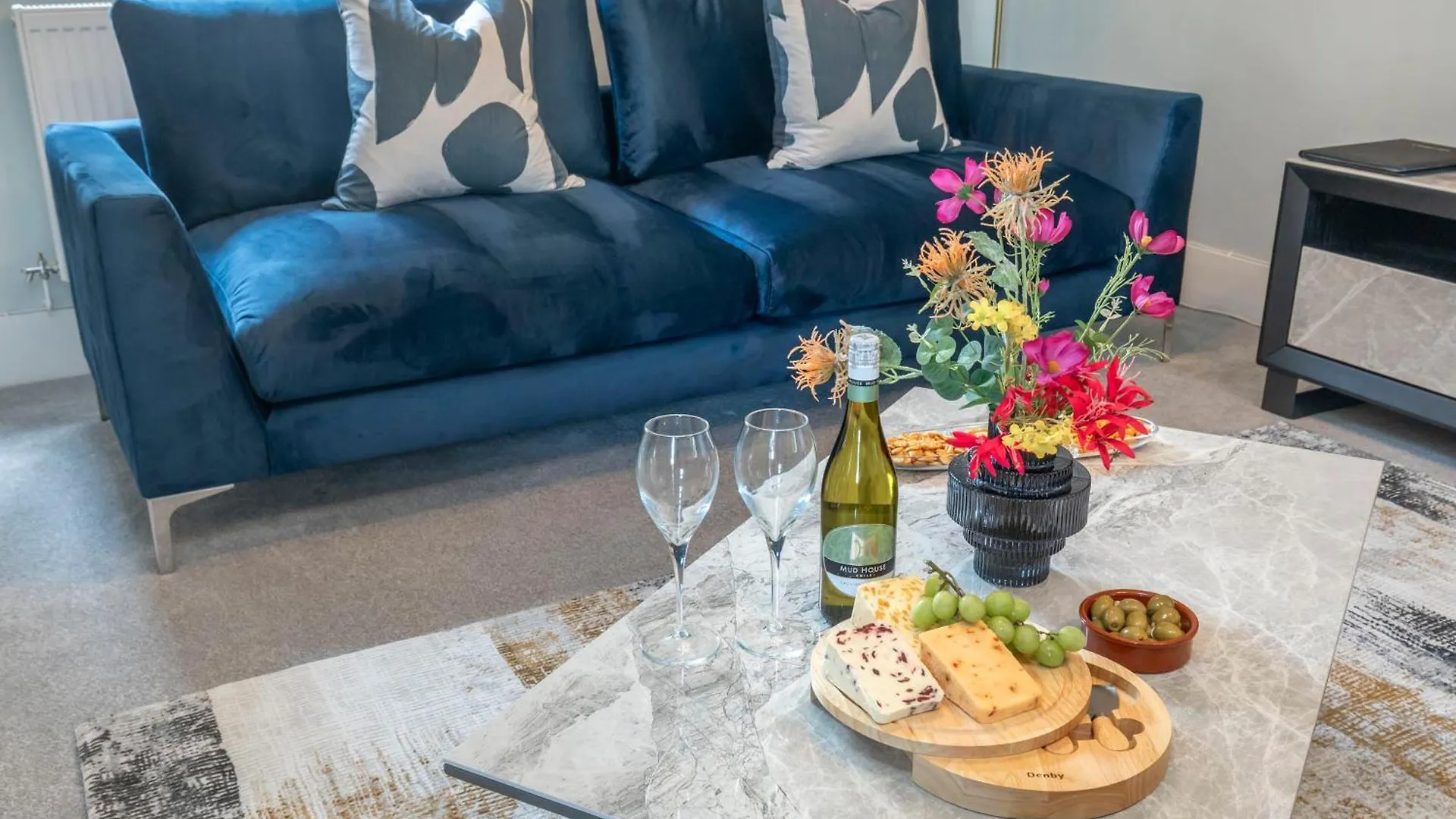 Stylish 5 Bedroom 4 Bathroom Townhouse Τσέλτενχαμ