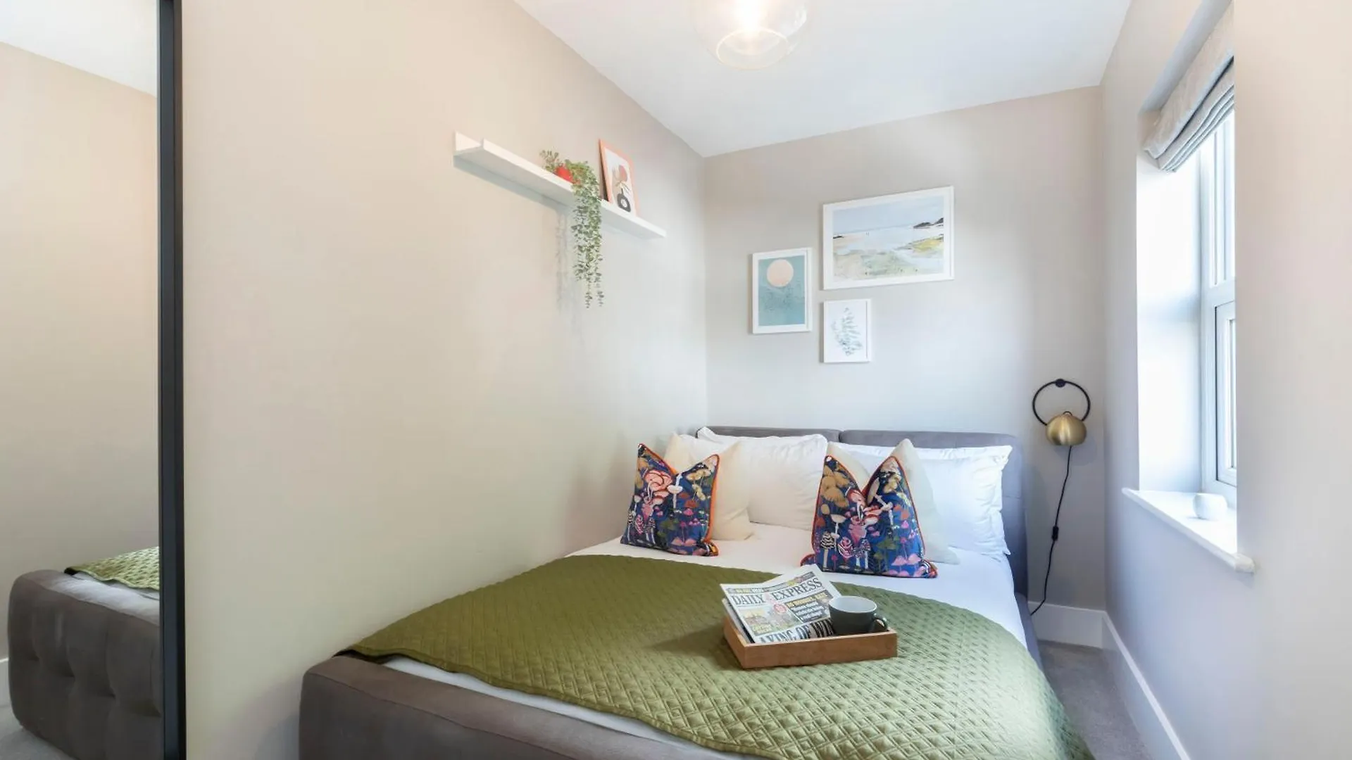 Σπίτι διακοπών Stylish 5 Bedroom 4 Bathroom Townhouse Τσέλτενχαμ