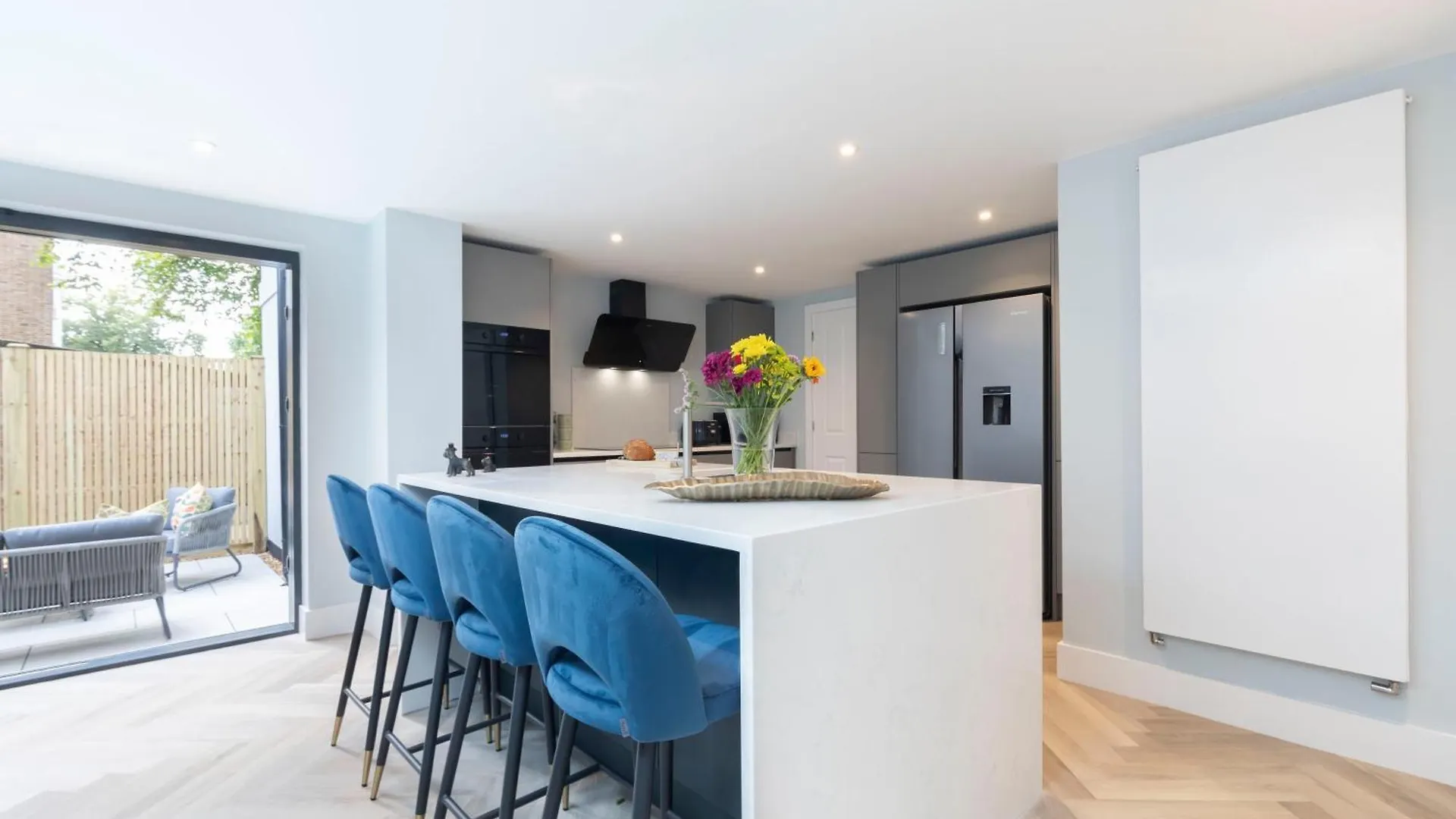 Stylish 5 Bedroom 4 Bathroom Townhouse Τσέλτενχαμ