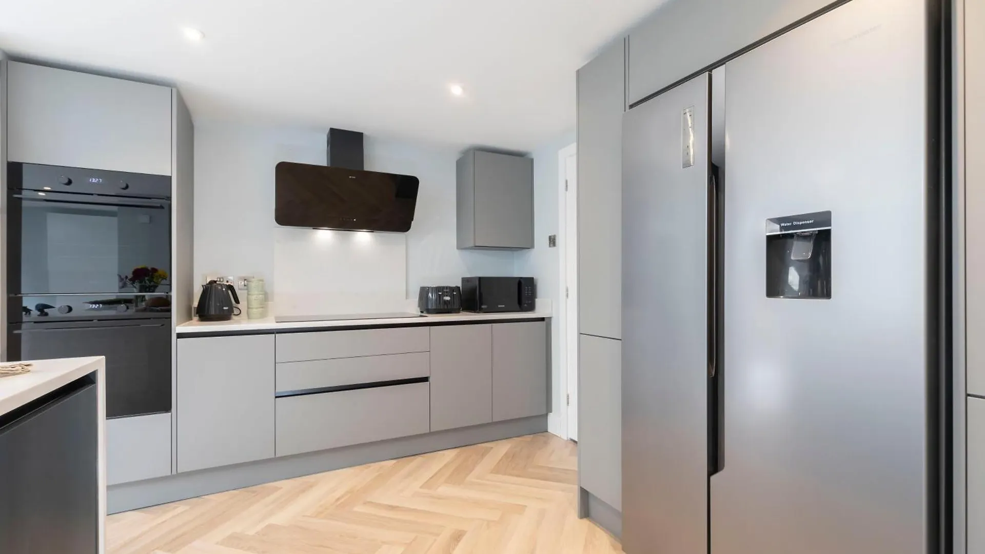 Σπίτι διακοπών Stylish 5 Bedroom 4 Bathroom Townhouse Τσέλτενχαμ
