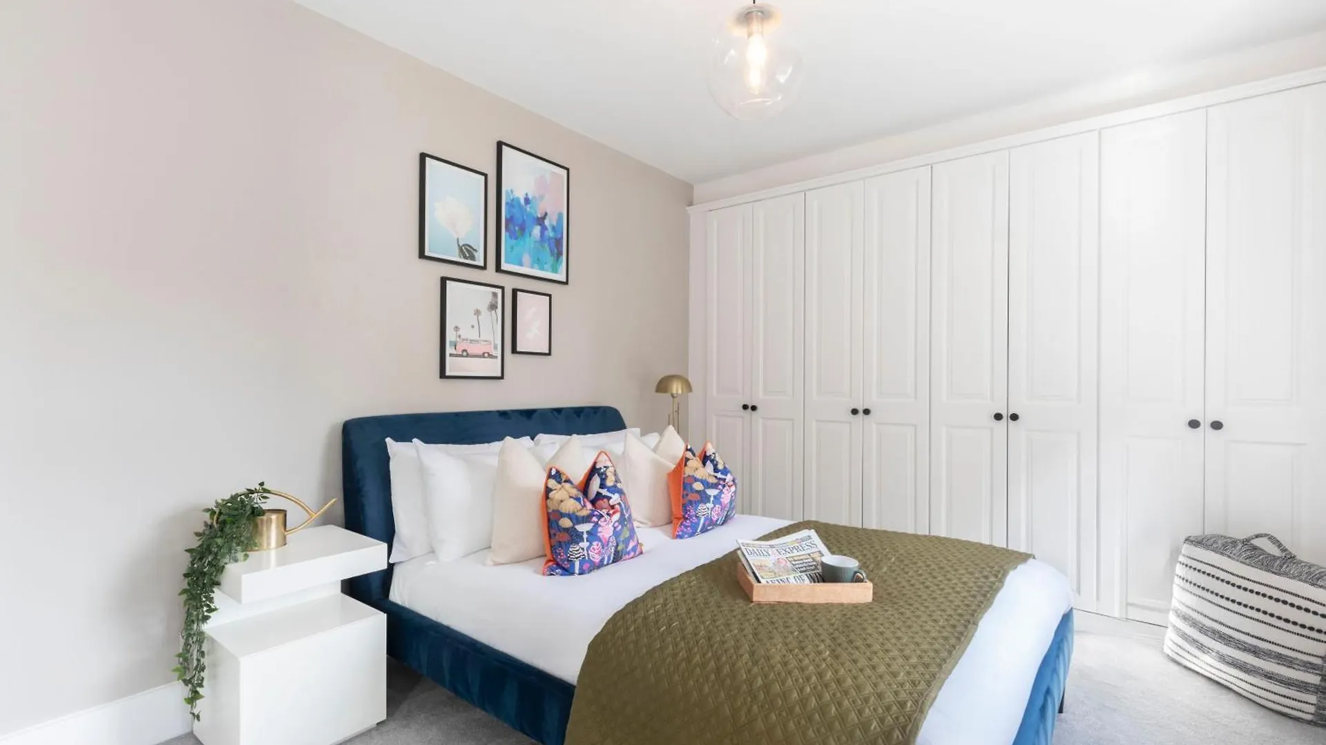 Σπίτι διακοπών Stylish 5 Bedroom 4 Bathroom Townhouse Τσέλτενχαμ